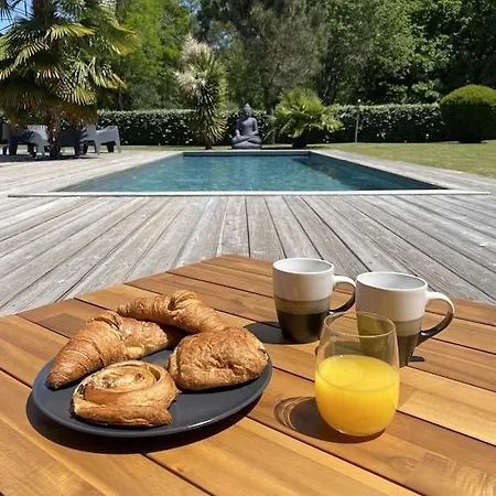 Avec Piscine Chauffee Proche Oceane Le Temple (Gironde)